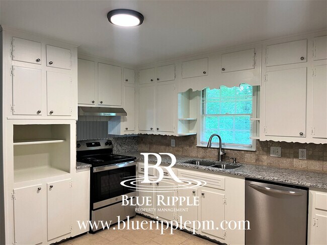 Building Photo - Freshly Painted with New Appliances Plus F...