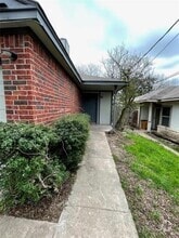 Building Photo - 1233 Armadillo Rd