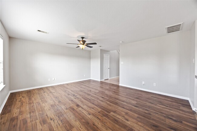 Foto del edificio - 16267 Silver Wing Ln