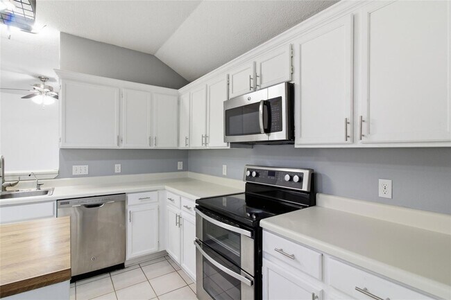 Building Photo - 120 Mule Deer Ct