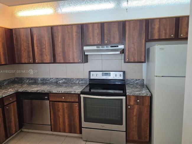 Building Photo - 14840 Naranja Lakes Blvd