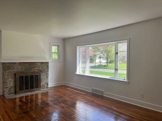 Building Photo - Beautiful Single Family Home
