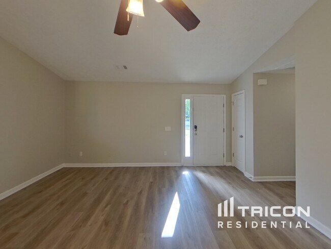 Building Photo - 329 Reisling Dr
