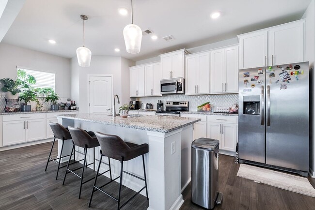 Foto del edificio - Luxury Meets Simplicity in This One-Story Ranch 3 Bed / 2.5 Bath