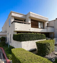 Building Photo - 2680 Lake Ave