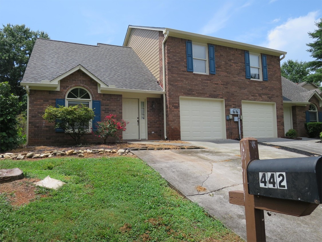 Primary Photo - 442 Eagle Brook Dr