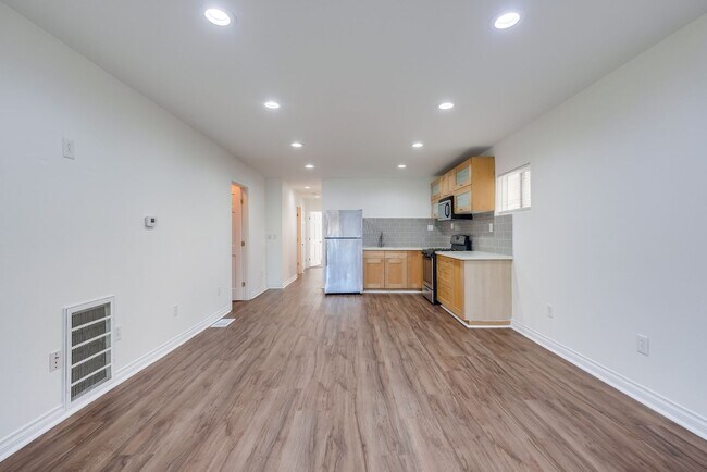 Photo - 1221 N Bronson Ave (Los Angeles, CA) Apartment