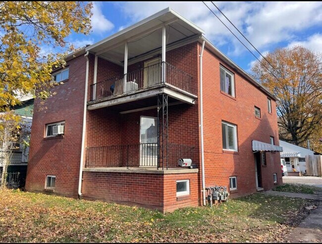 Building Photo - 651 Maple Ave