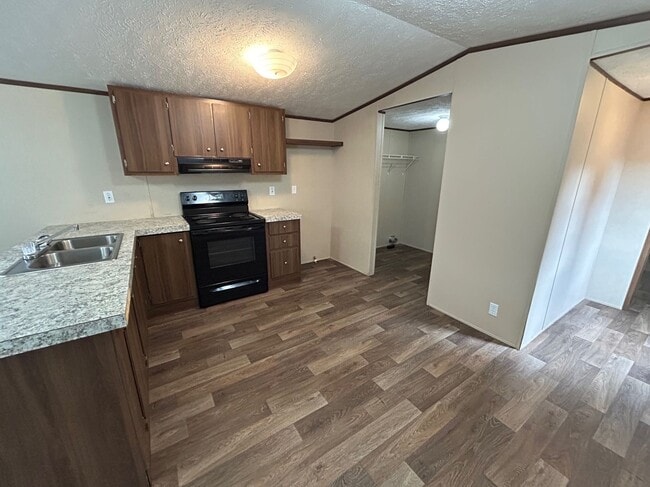Building Photo - 312 Hovie Ct