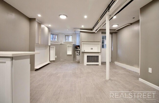 Foto del edificio - NO FEE! NEW 3 BED 2 Bath in Crown Heights Limestone!