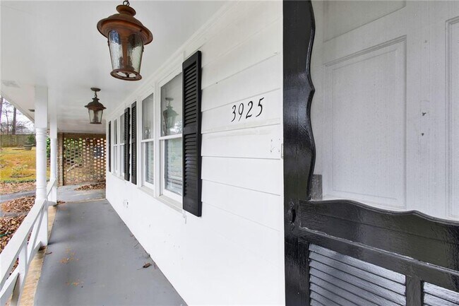 Building Photo - 3925 Chicamauga Dr