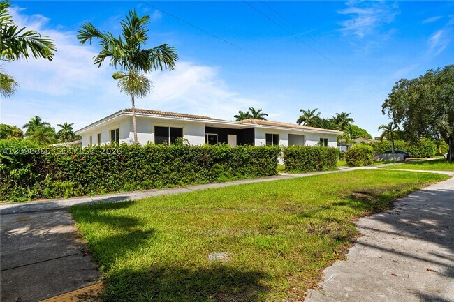 Building Photo - 580 Lee Dr