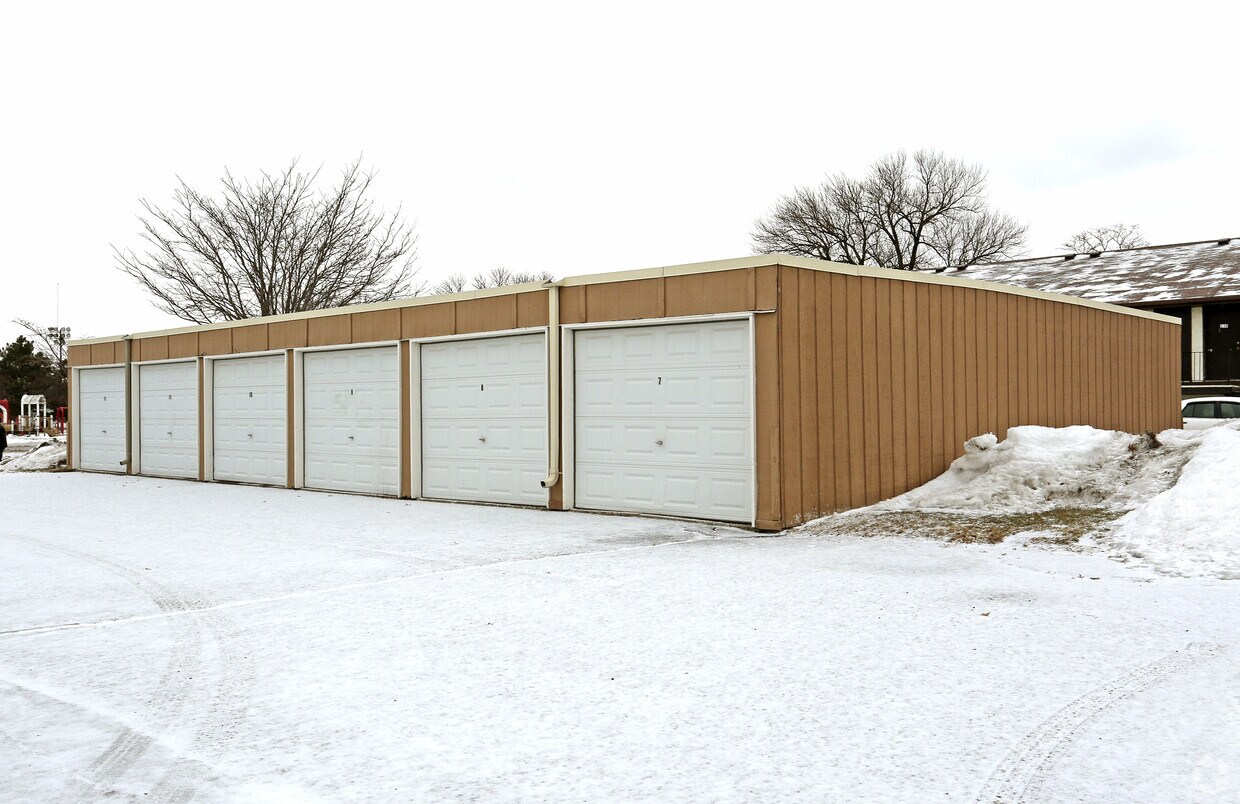 Garage - 578 Galtier St
