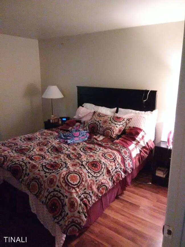 Foto del edificio - 1605 Maple Ln