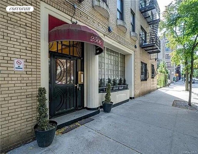 Foto del edificio - 2506 Davidson Ave