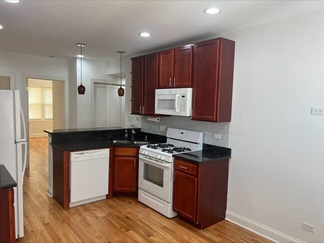 Foto del edificio - 6176 N Winchester Ave