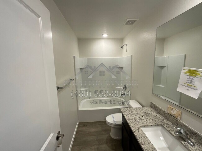 Foto del edificio - 258 S Oak St