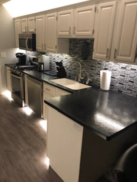 Kitchen - 2345 Mulberry St
