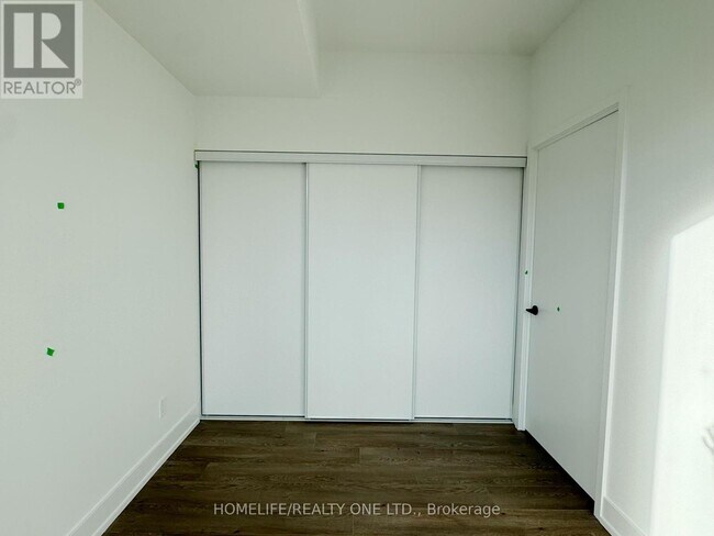 Building Photo - 308 Jarvis St