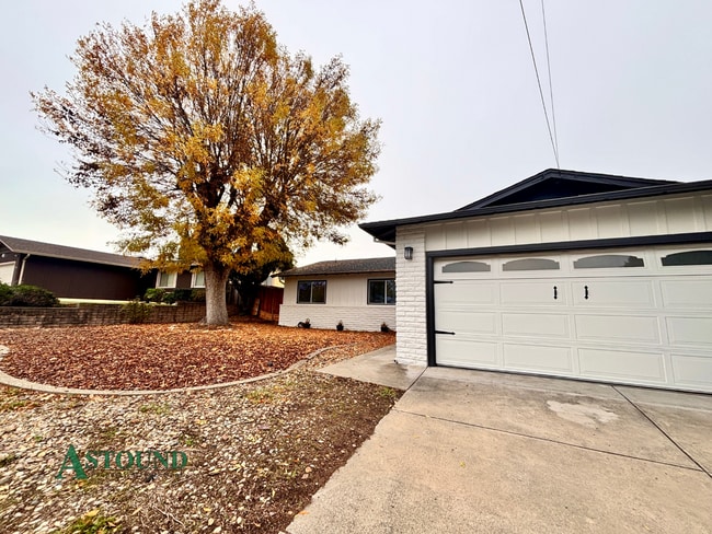 Photo - 2361 Panoramic Dr House