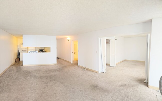 Building Photo - Waikiki Liliuokalani Plaza 2 Bedroom 2 Bat...