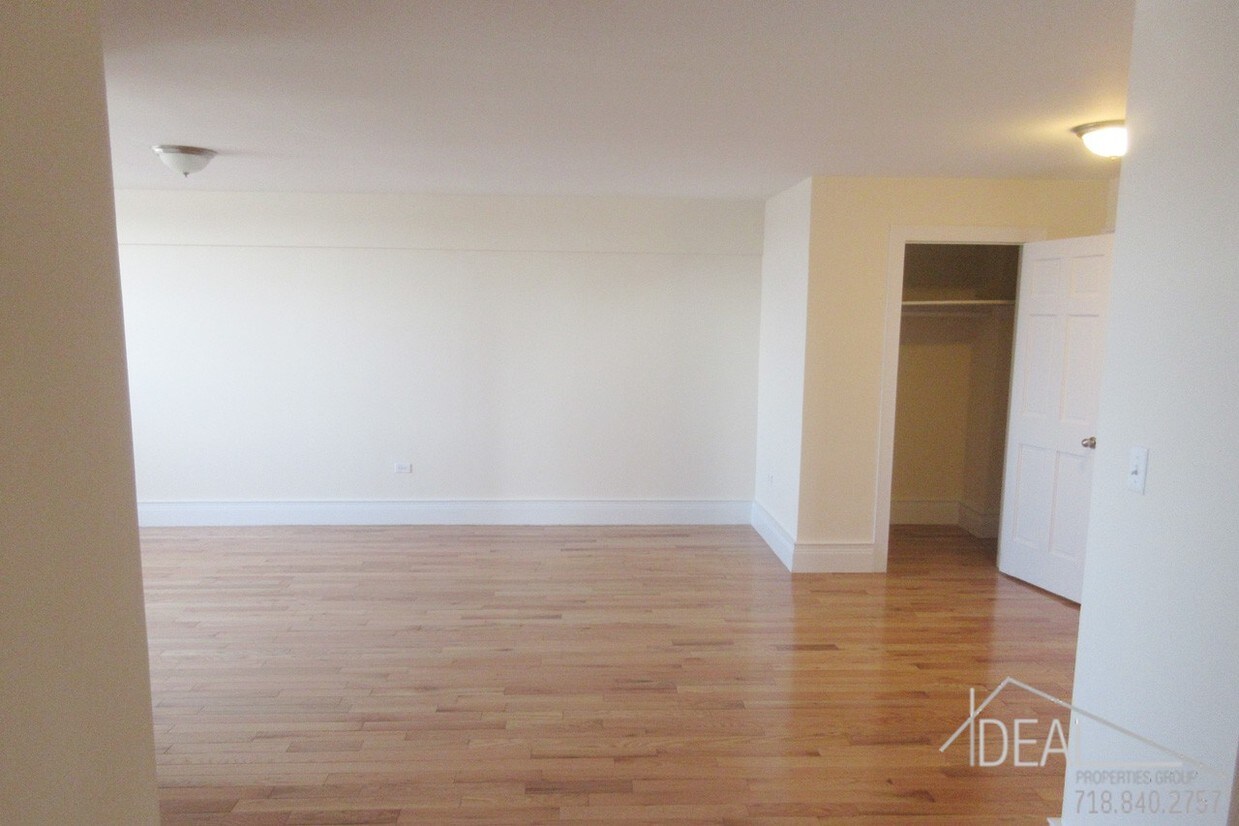 Foto principal - 2505 Ocean Pkwy