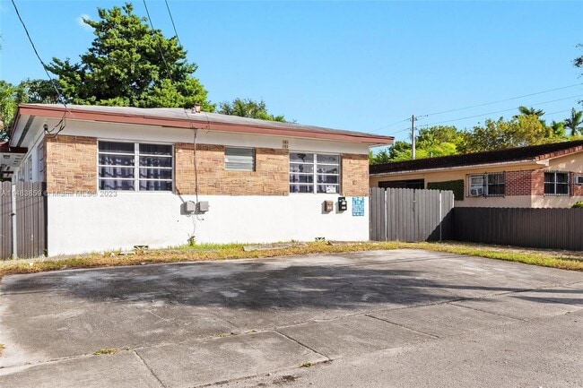 Building Photo - 181 NE 168th St