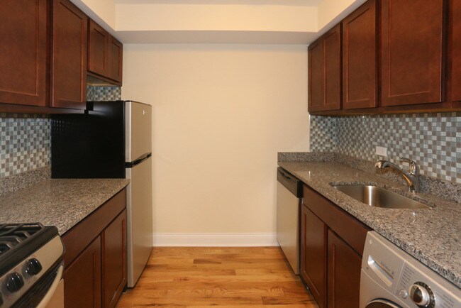 Foto del edificio - 555 W Arlington Pl