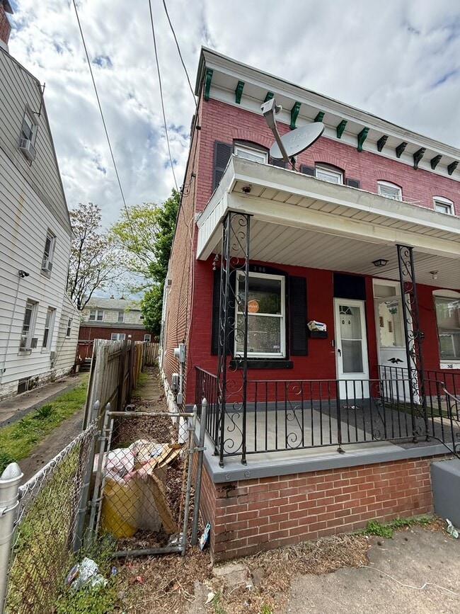 Building Photo - 306 Dayton St