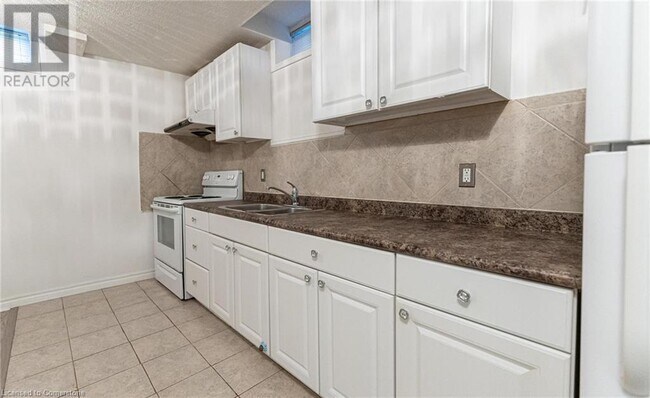 Building Photo - 30 Richview Dr