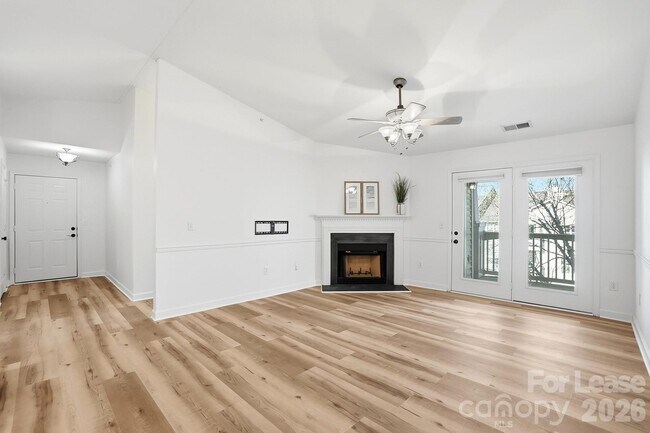 Building Photo - 17122 Red Feather Dr