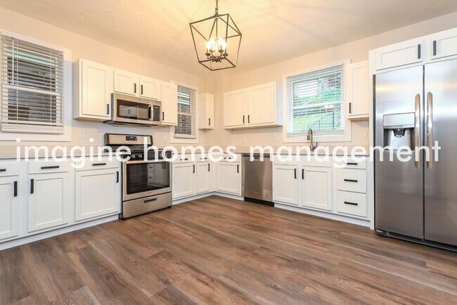 Foto del edificio - 948 Woodbourne Avenue