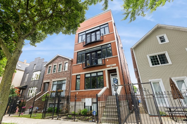 Photo - 2451 W Cortland St Apartment