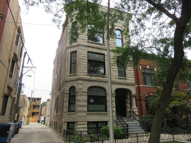 Foto del edificio - 2042 W Potomac Ave