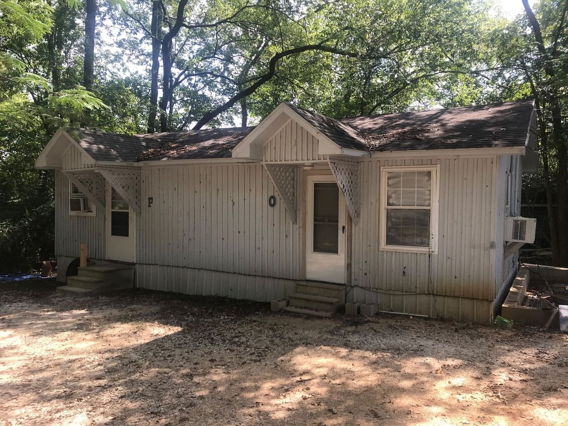 Building Photo - One Bedroom Efficiency