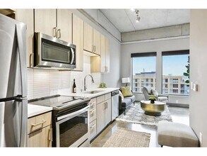 Building Photo - 728 N 3rd St