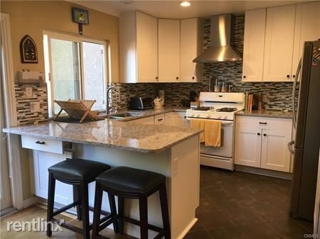 Building Photo - 3 br, 2 bath House - 30 Hollowglen # 21