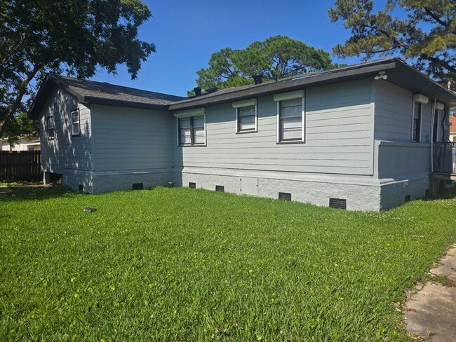 Building Photo - 4900 Lurline St