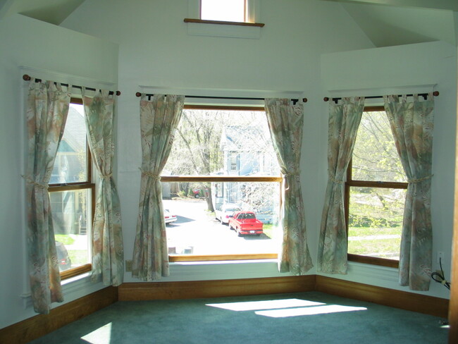 Bay Windows in Living Area - 814 N Congress St