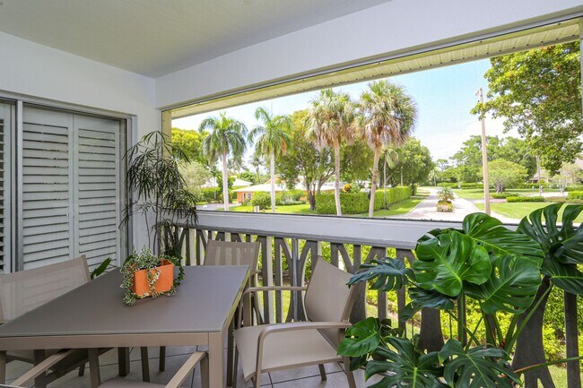 Building Photo - ** 2/2 CHARMING CONDO AVAILABLE JANUARY 2,...