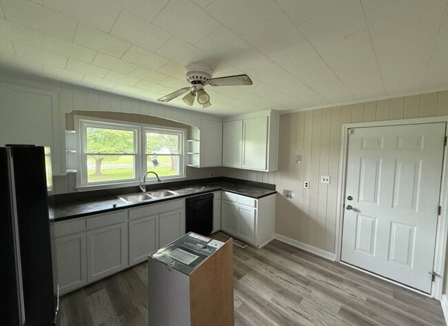 Foto del edificio - 6166 Sandy Creek Rd