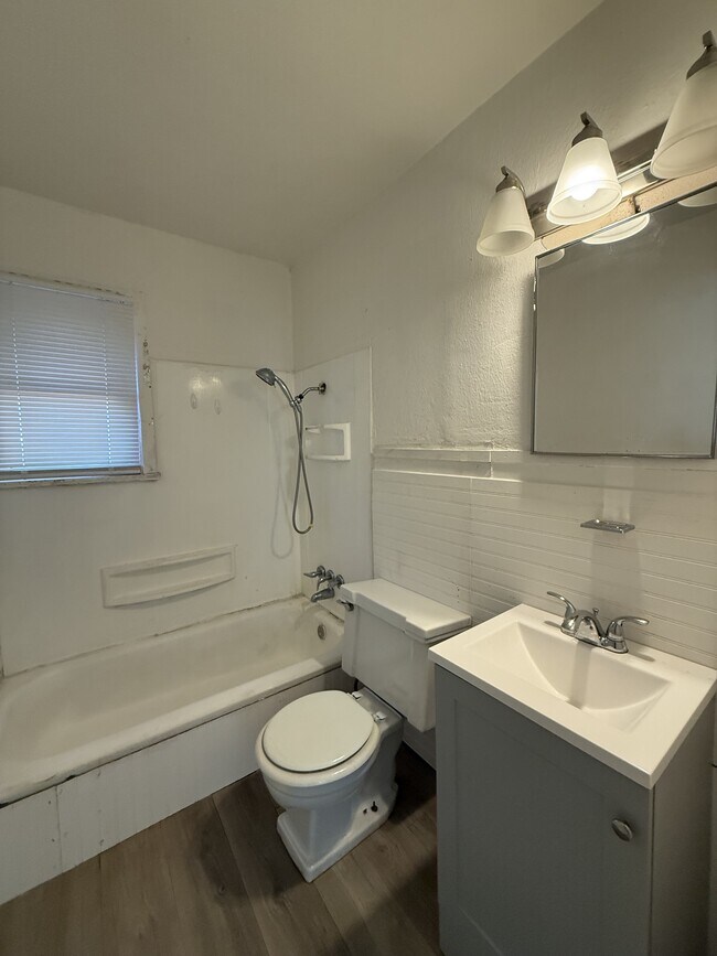 Foto del edificio - 105 N Avenue U