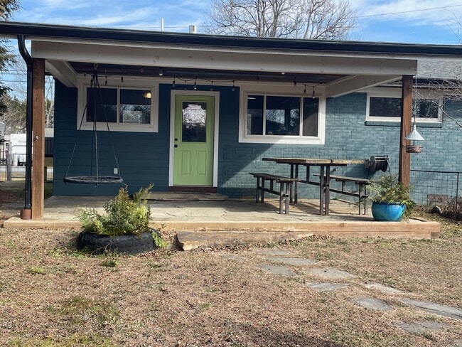 Hermoso espacio exterior cubierto. - 65 Cherry St