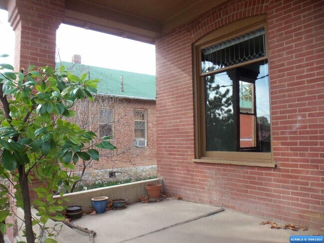Building Photo - 305 N Pinos Altos St