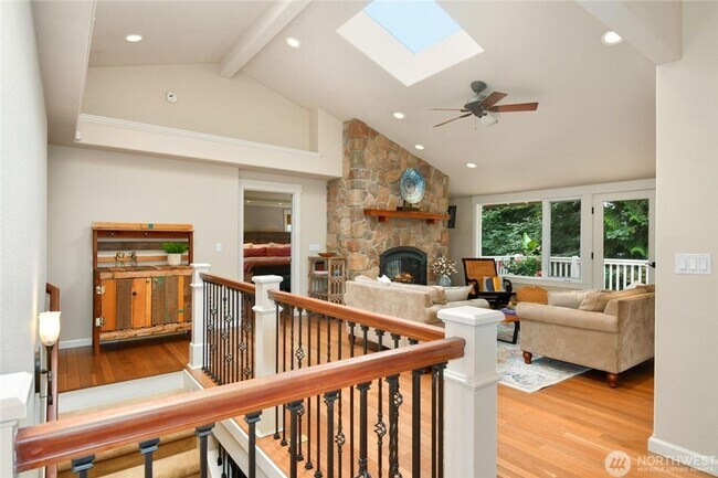 Building Photo - 5Bd/3.5Ba Newcastle House