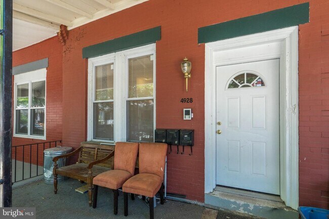 Building Photo - 4928 Walton Ave