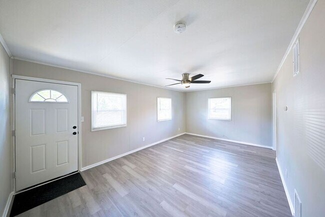 Building Photo - 442 S Hampton Rd