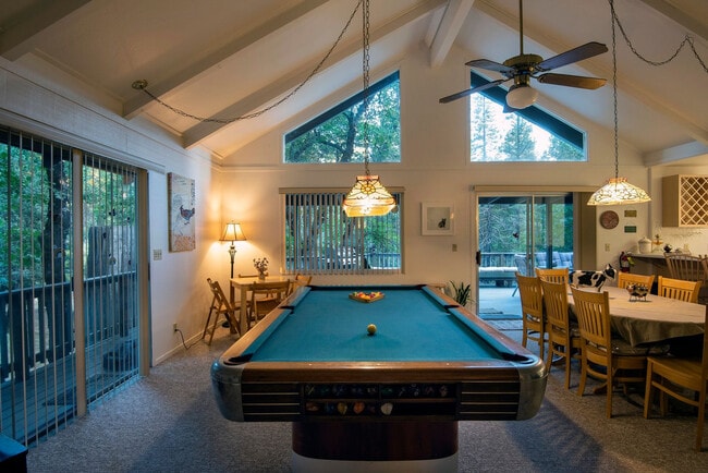 Foto del edificio - 8040 Sugarpine Pl