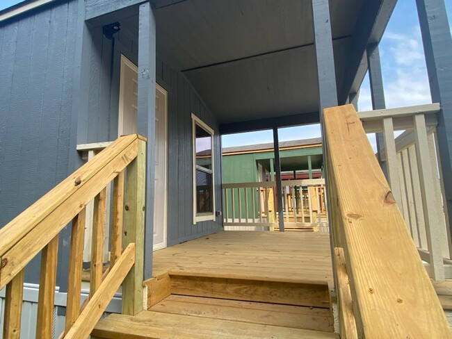 Building Photo - 476 Terri Ln