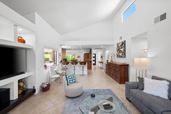 Foto del edificio - 73416 Mariposa Dr